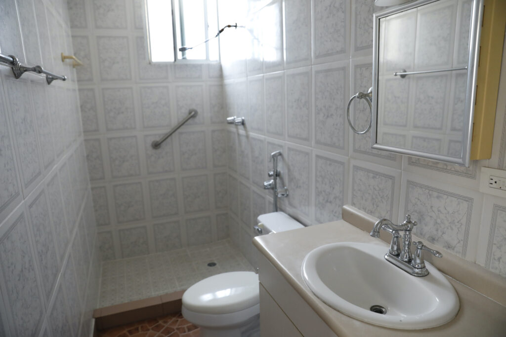 Baño Principal - Main Bathroom