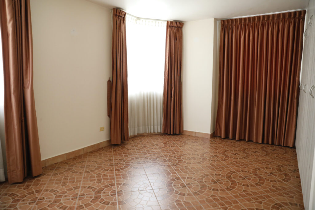 Primera Recámara - First Bedroom