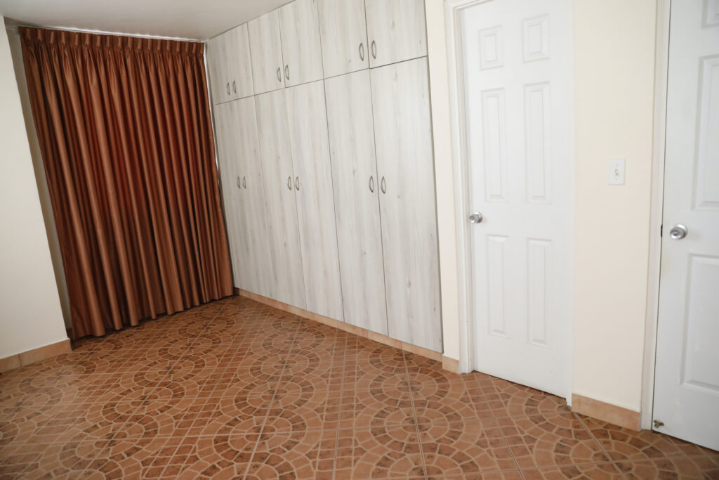 Primera Recámara - First Bedroom